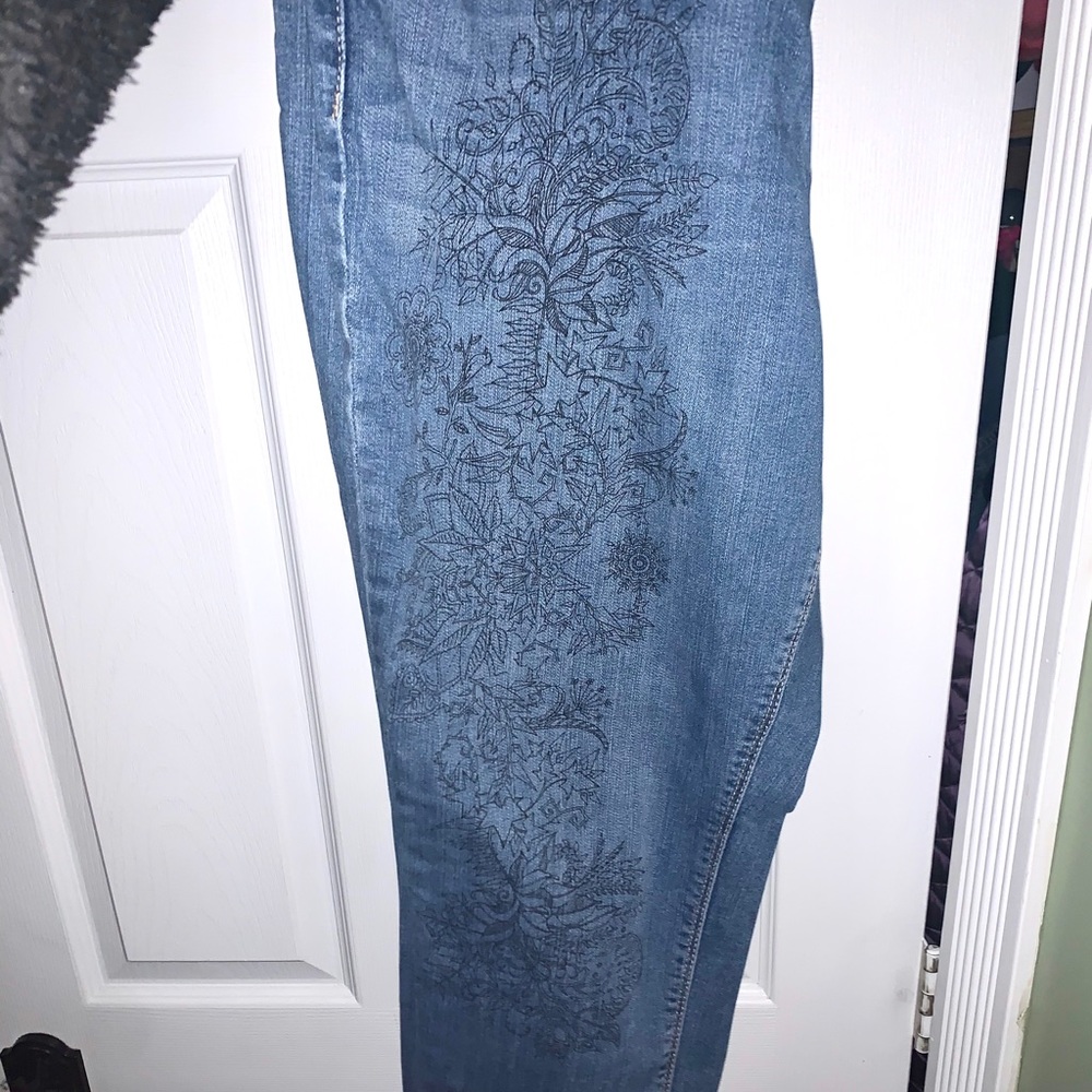 Embellished Crop Jeans